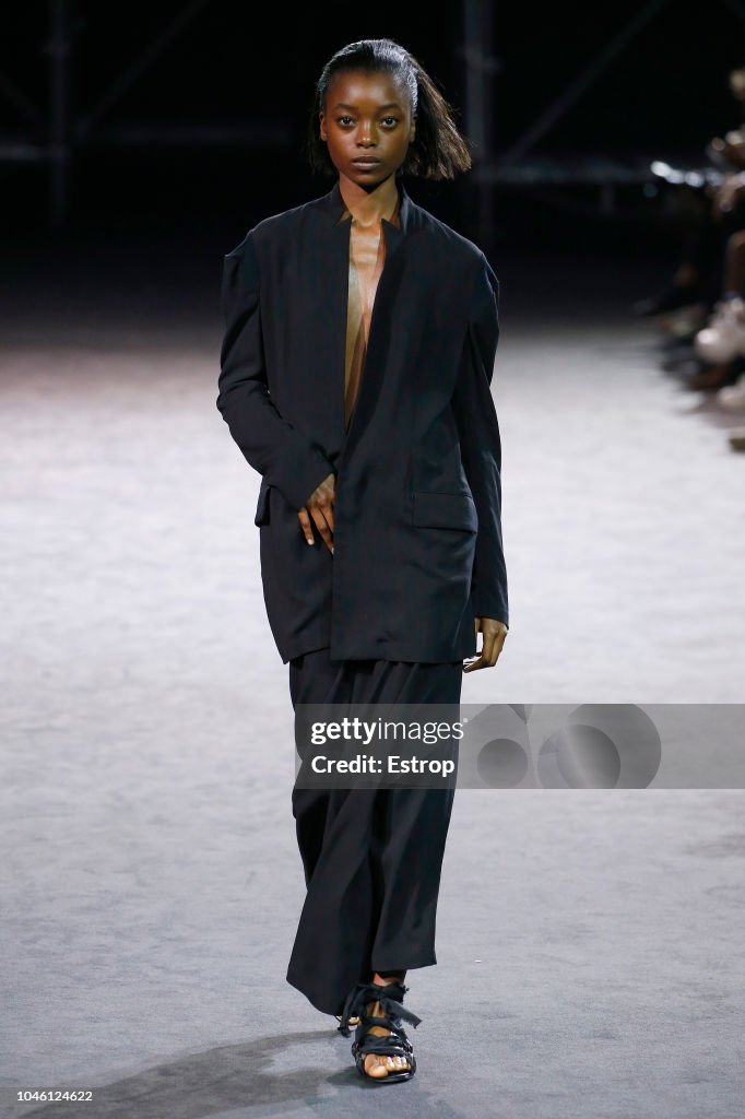 Yohji Yamamoto : Runway - Paris Fashion Week Womenswear Spring/Summer  2019
