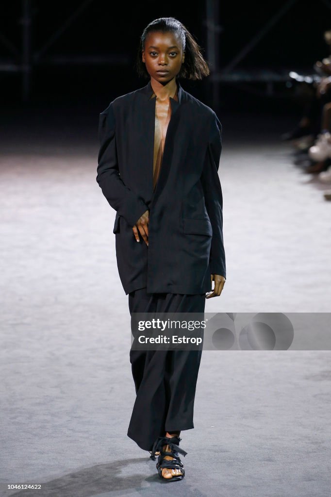 Yohji Yamamoto : Runway - Paris Fashion Week Womenswear Spring/Summer 2019