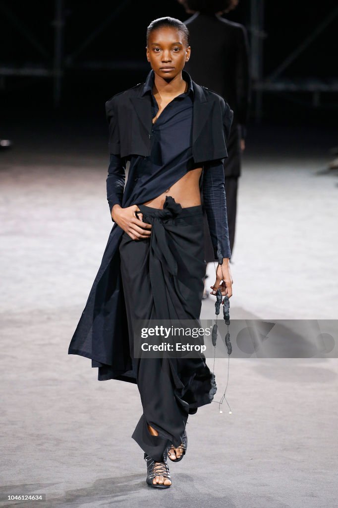 Yohji Yamamoto : Runway - Paris Fashion Week Womenswear Spring/Summer  2019