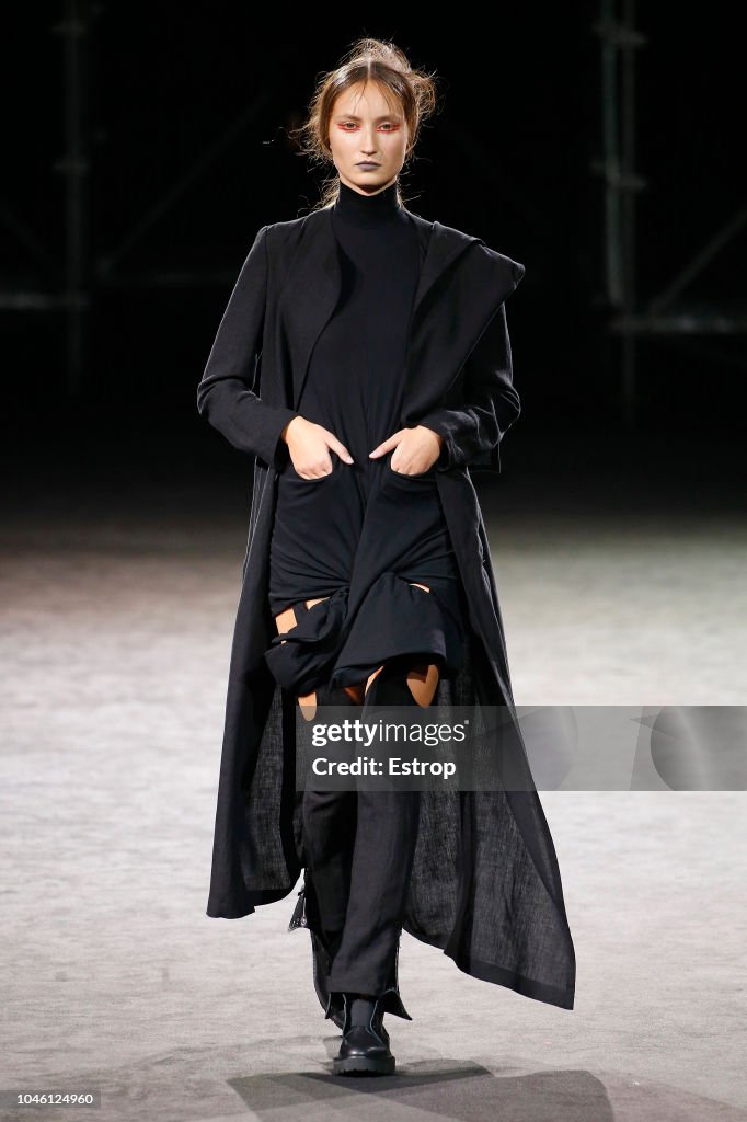 Yohji Yamamoto : Runway - Paris Fashion Week Womenswear Spring/Summer  2019