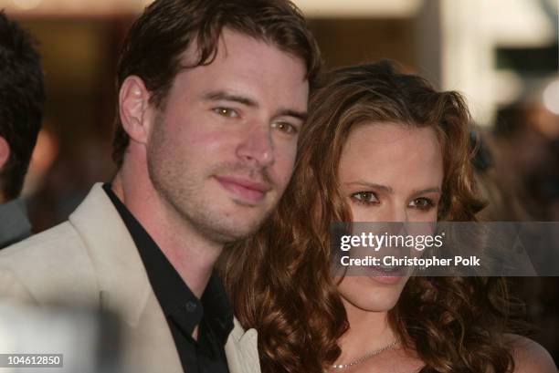 Jennifer Garner and Scott Foley during Daredevil Premiere - Arrivals at Mann Village Theatre in Westwood, CA, United States.