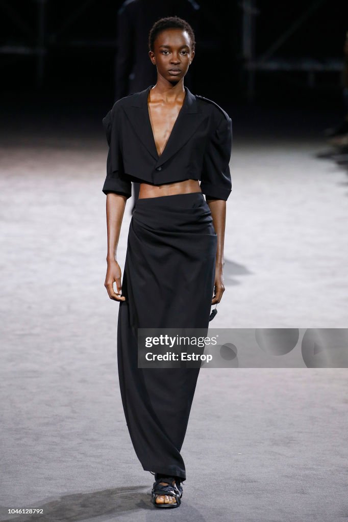 Yohji Yamamoto : Runway - Paris Fashion Week Womenswear Spring/Summer  2019