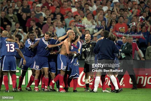 France celebrate David Trezeguet's Golden Goal during the European Championships 2000 Final against Italy at the De Kuip stadium, Rotterdam, Holland....