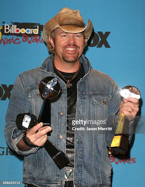 Toby Keith, winner Country Artist of the Year and Country Album Artist of the Year for "Greatest Hits 2"