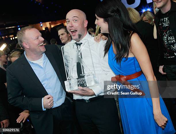 Der Graf of the band Unheilig from North Rhine-Westphalia poses with contest hosts Stefan Raab and Johanna Klum after winning first place at the 2010...
