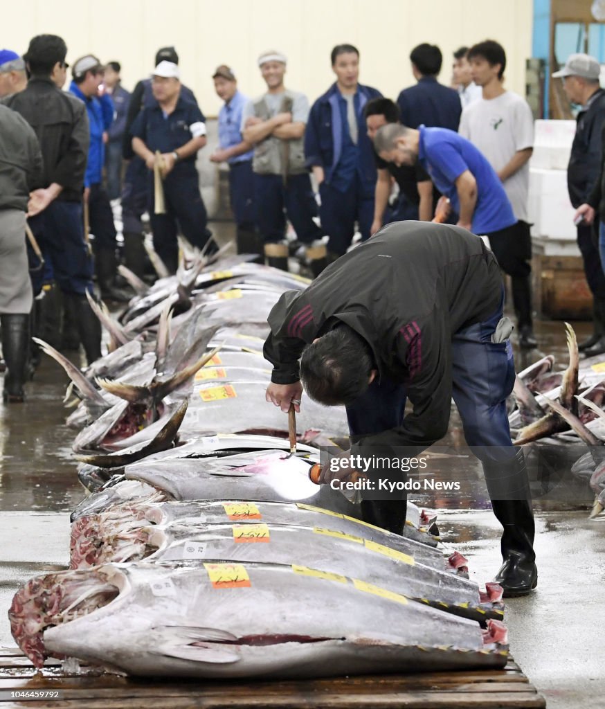 Tsukiji market ends 83 years of business for relocation