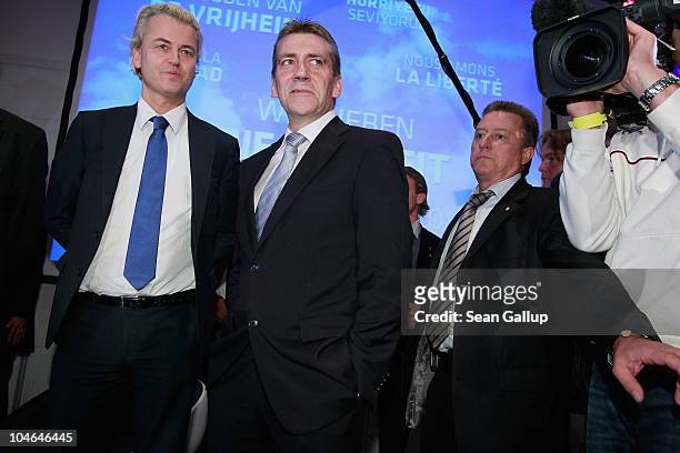 German renegade former Christian Democrat Rene Stadtkewitz and Dutch right-wing politician Geert Wilders pose briefly for photographers on October 2,...