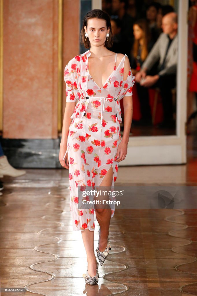 Altuzarra : Runway - Paris Fashion Week Womenswear Spring/Summer 2019