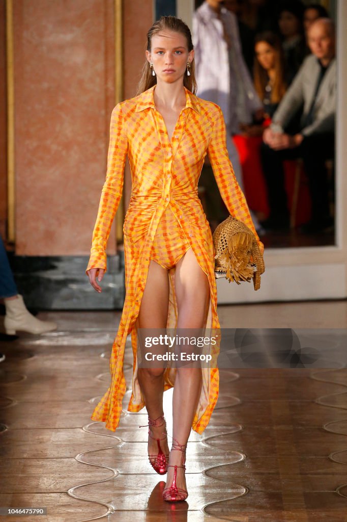 Altuzarra : Runway - Paris Fashion Week Womenswear Spring/Summer 2019