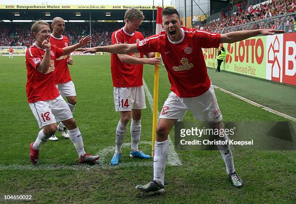 Lewis Holtby, Elkin Soto, André Schuerrle and Ádám Szalai of Mainz celebrate the fourth goal during the Bundesliga match between FSV Mainz 05 and...