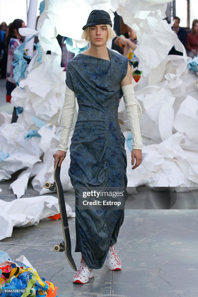 Vivienne Westwood : Runway - Paris Fashion Week Womenswear Spring/Summer 2019