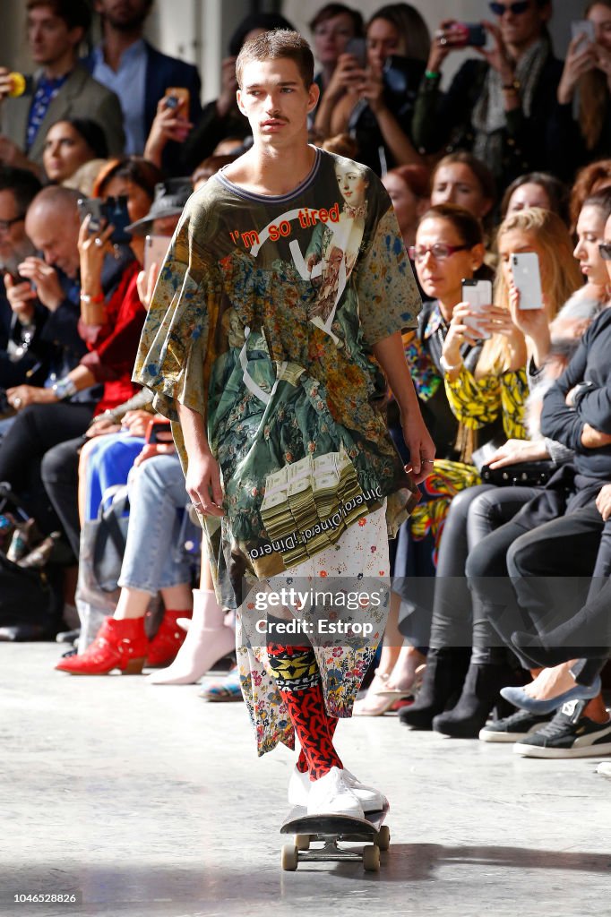 Vivienne Westwood : Runway - Paris Fashion Week Womenswear Spring/Summer 2019