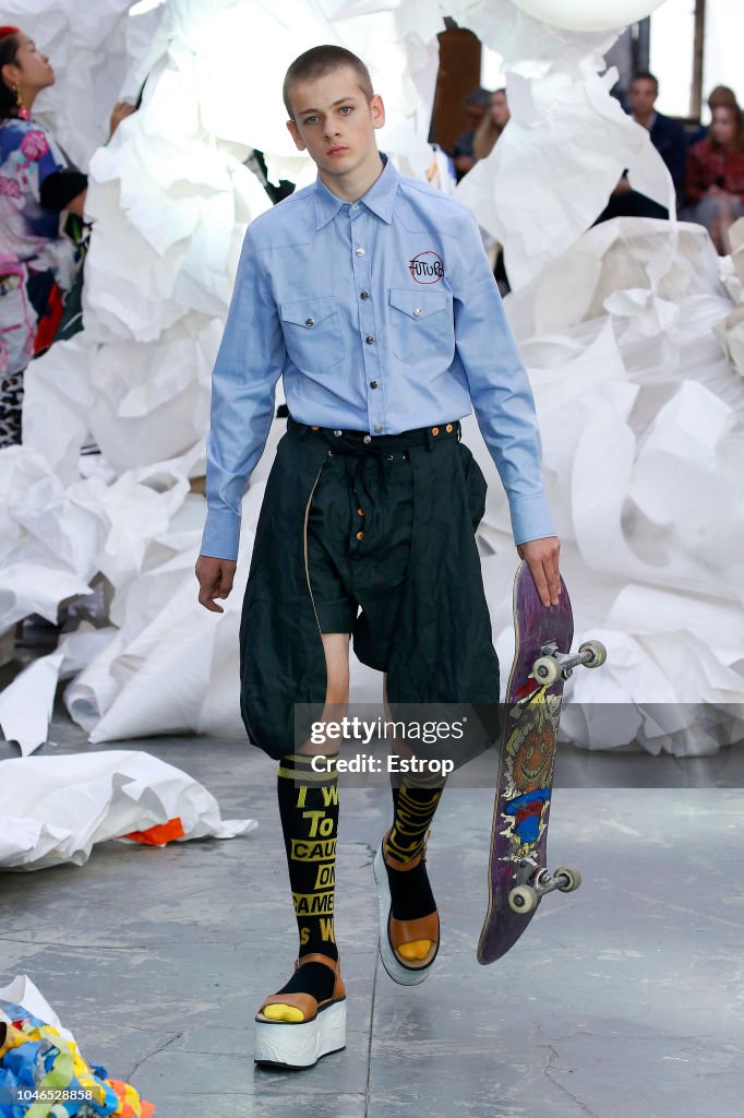 Vivienne Westwood : Runway - Paris Fashion Week Womenswear Spring/Summer 2019