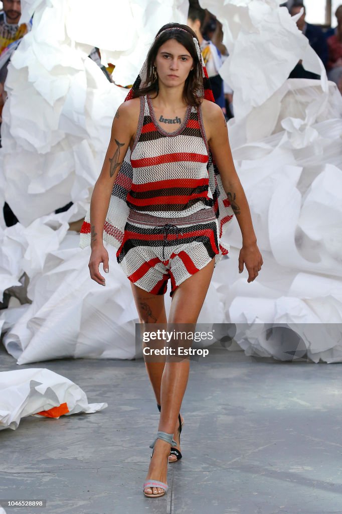 Vivienne Westwood : Runway - Paris Fashion Week Womenswear Spring/Summer 2019