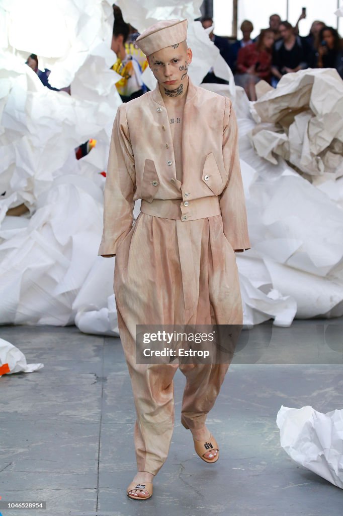 Vivienne Westwood : Runway - Paris Fashion Week Womenswear Spring/Summer 2019