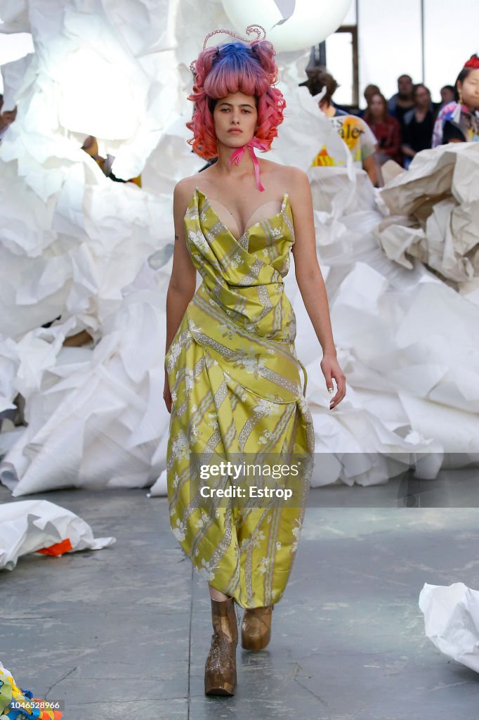 Vivienne Westwood : Runway - Paris Fashion Week Womenswear Spring/Summer 2019