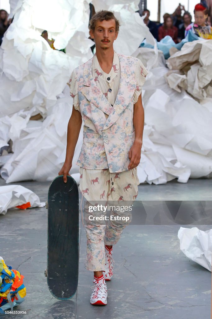 Vivienne Westwood : Runway - Paris Fashion Week Womenswear Spring/Summer 2019