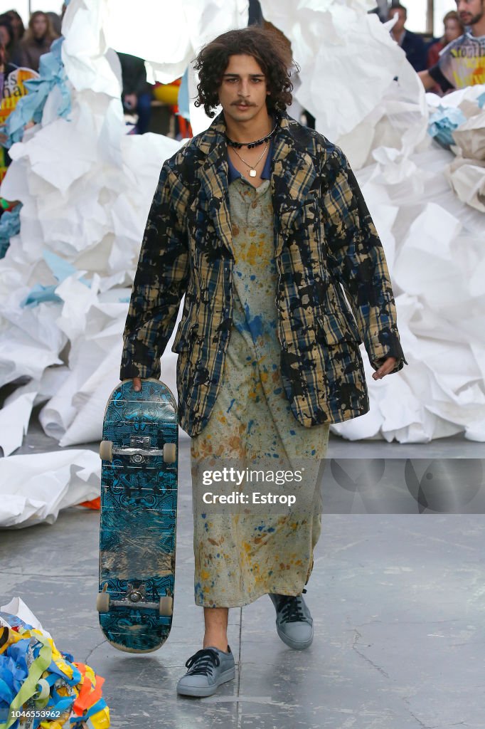 Vivienne Westwood : Runway - Paris Fashion Week Womenswear Spring/Summer 2019