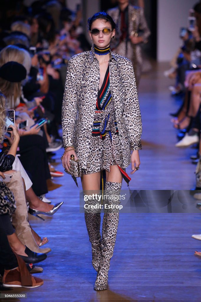 Elie Saab : Runway - Paris Fashion Week Womenswear Spring/Summer 2019