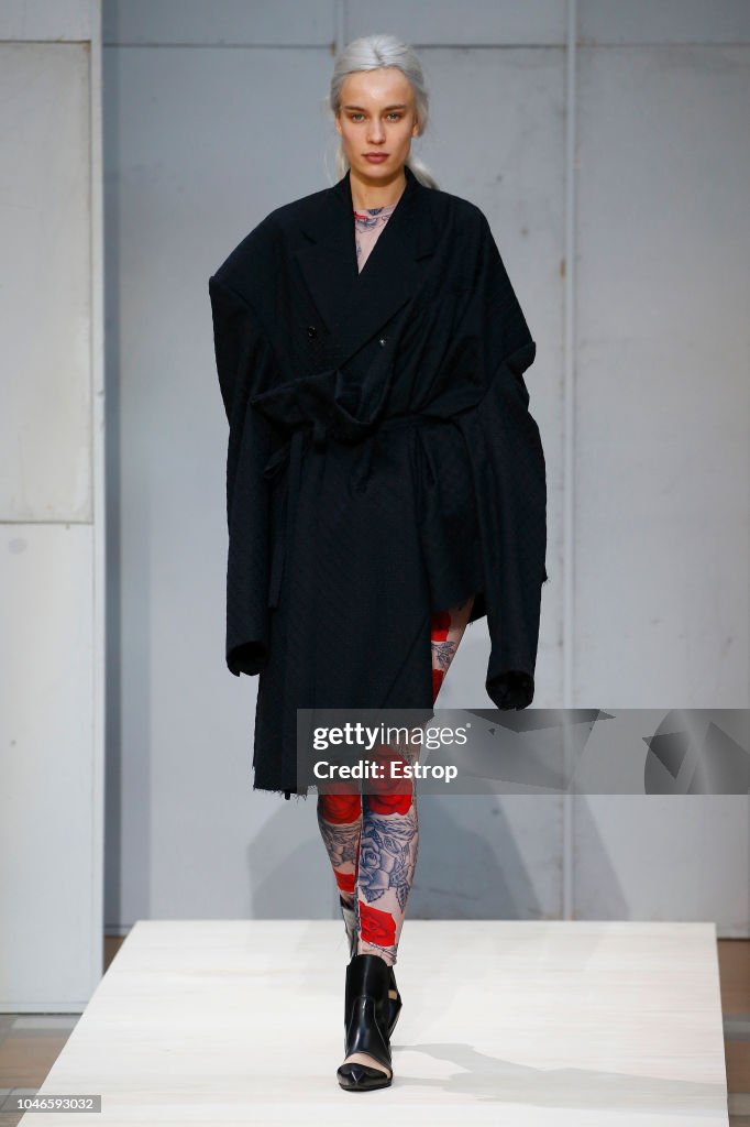 Comme Des Garcons : Runway - Paris Fashion Week Womenswear Spring/Summer 2019