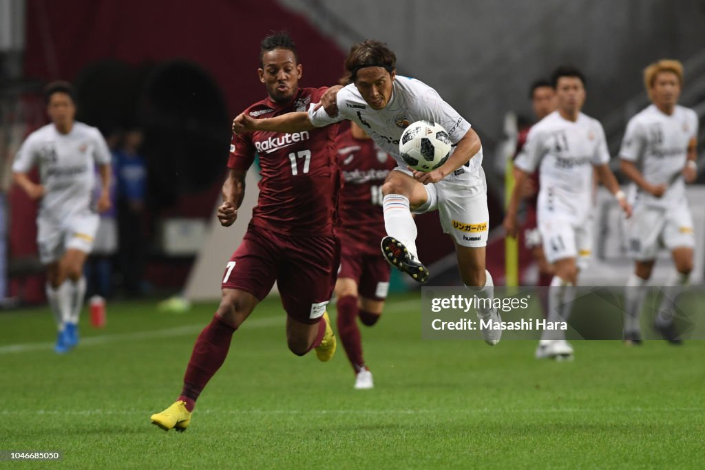 Vissel Kobe v V-Varen Nagasaki - J.League J1