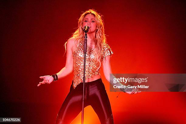 Shakira In Concert San Antonio Tx Photos and Premium High Res Pictures