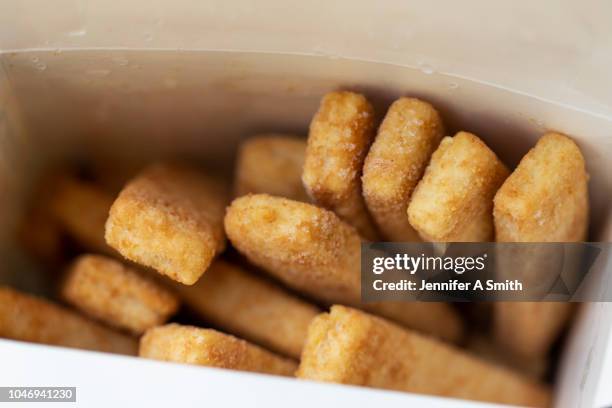 fish sticks - fish fingers stockfoto's en -beelden