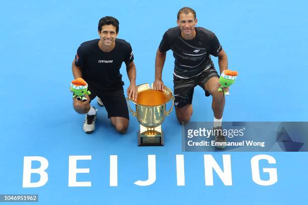 Lukasz Kubot of Poland and Marcelo Melo of Brazil poses with the trophy during the medal ceremony after the Men's doubles final match against Oliver...