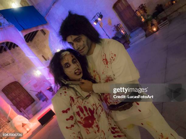 couple of man and woman dressed up in halloween - scary clown makeup fotografías e imágenes de stock