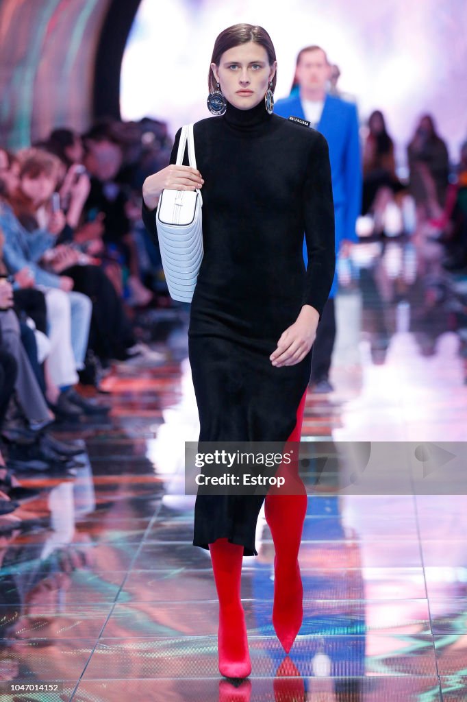 Balenciaga : Runway - Paris Fashion Week Womenswear Spring/Summer 2019