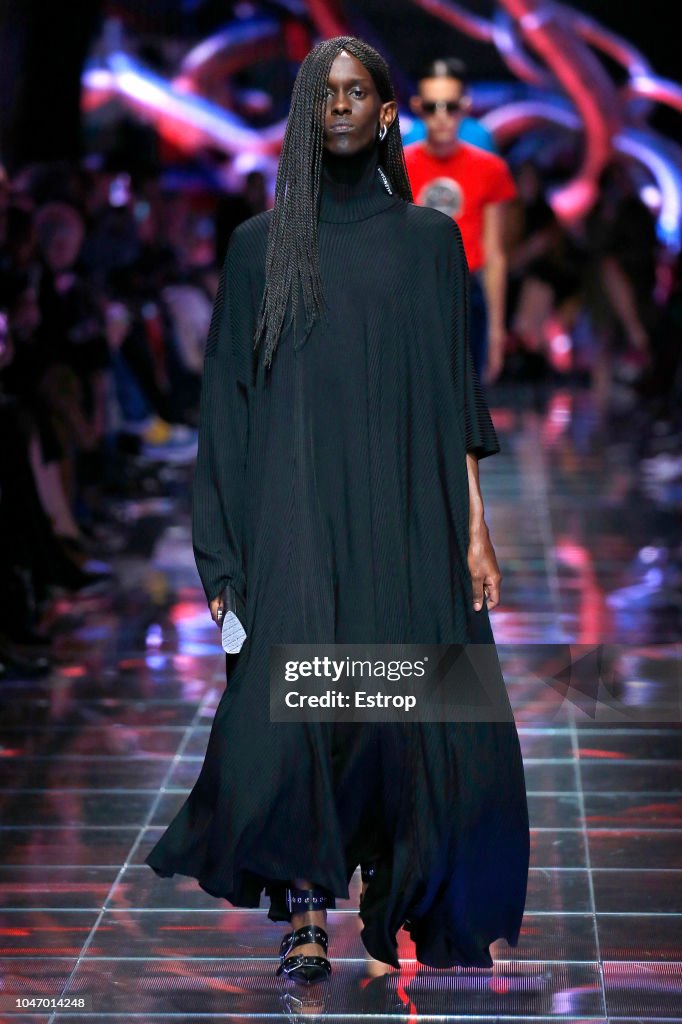 Balenciaga : Runway - Paris Fashion Week Womenswear Spring/Summer 2019