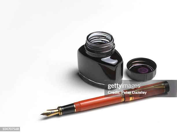fountain pen and ink well with copy space - inkwell pen stock pictures, royalty-free photos & images