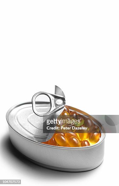 cod liver oil capsules in tin - fish oil stockfoto's en -beelden