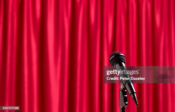 microphone with red theatre curtain - red curtain stockfoto's en -beelden