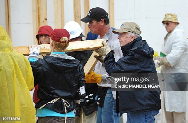 Former US president Jimmy Carter takes part in a Habitat for Humanity project October 4, 2010 in Washington, DC. AFP PHOTO/Mandel NGAN