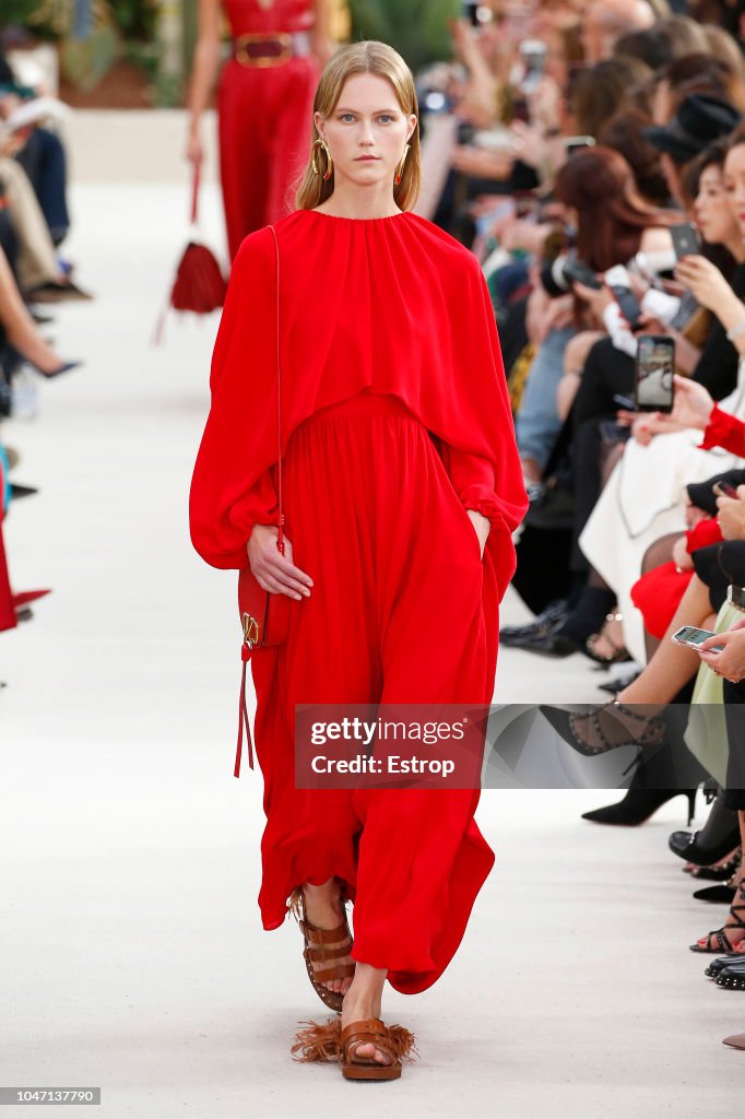 Valentino : Runway - Paris Fashion Week Womenswear Spring/Summer 2019