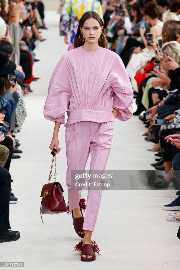 Valentino : Runway - Paris Fashion Week Womenswear Spring/Summer 2019