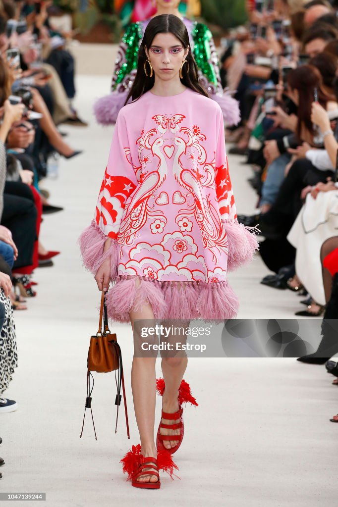 Valentino : Runway - Paris Fashion Week Womenswear Spring/Summer 2019