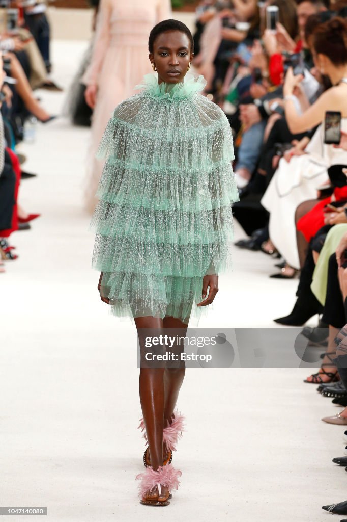 Valentino : Runway - Paris Fashion Week Womenswear Spring/Summer 2019