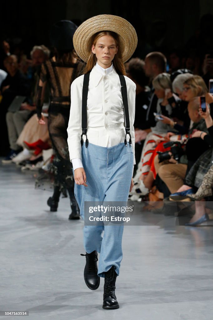 John Galliano : Runway - Paris Fashion Week Womenswear Spring/Summer 2019