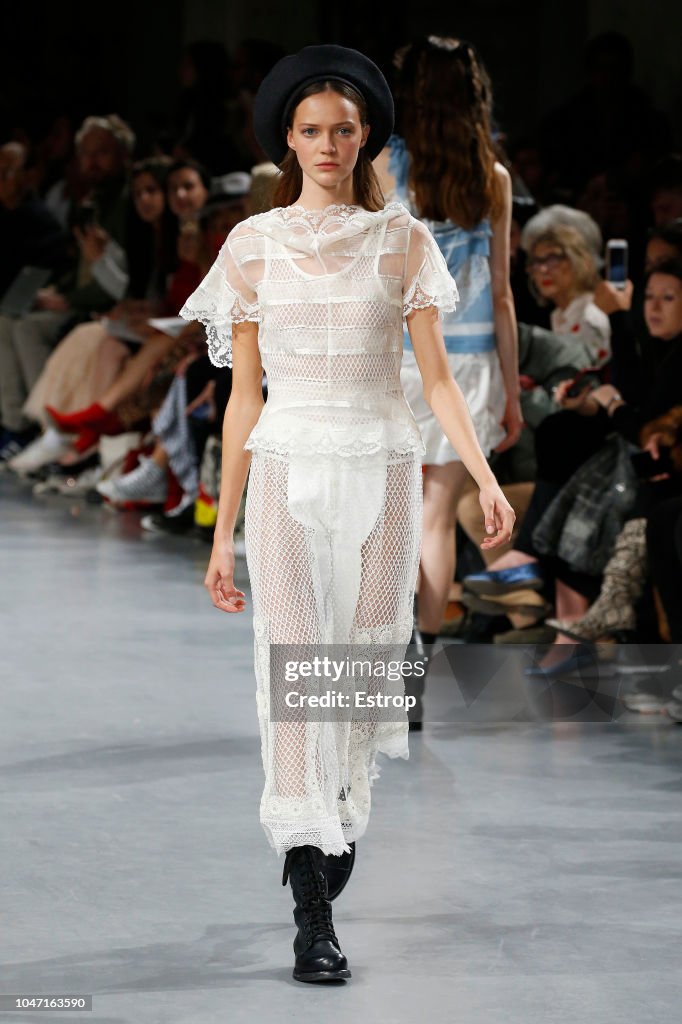 John Galliano : Runway - Paris Fashion Week Womenswear Spring/Summer 2019
