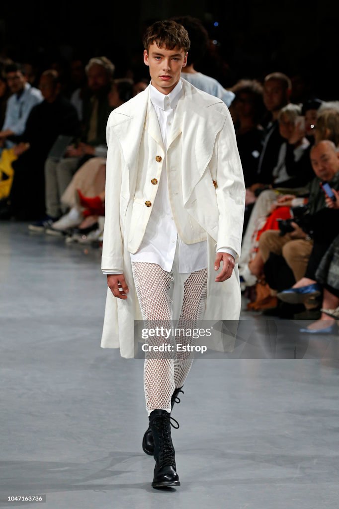 John Galliano : Runway - Paris Fashion Week Womenswear Spring/Summer 2019