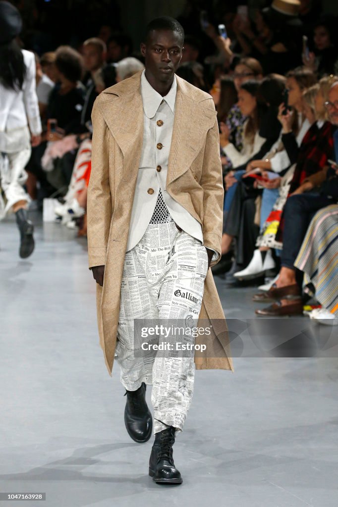 John Galliano : Runway - Paris Fashion Week Womenswear Spring/Summer 2019