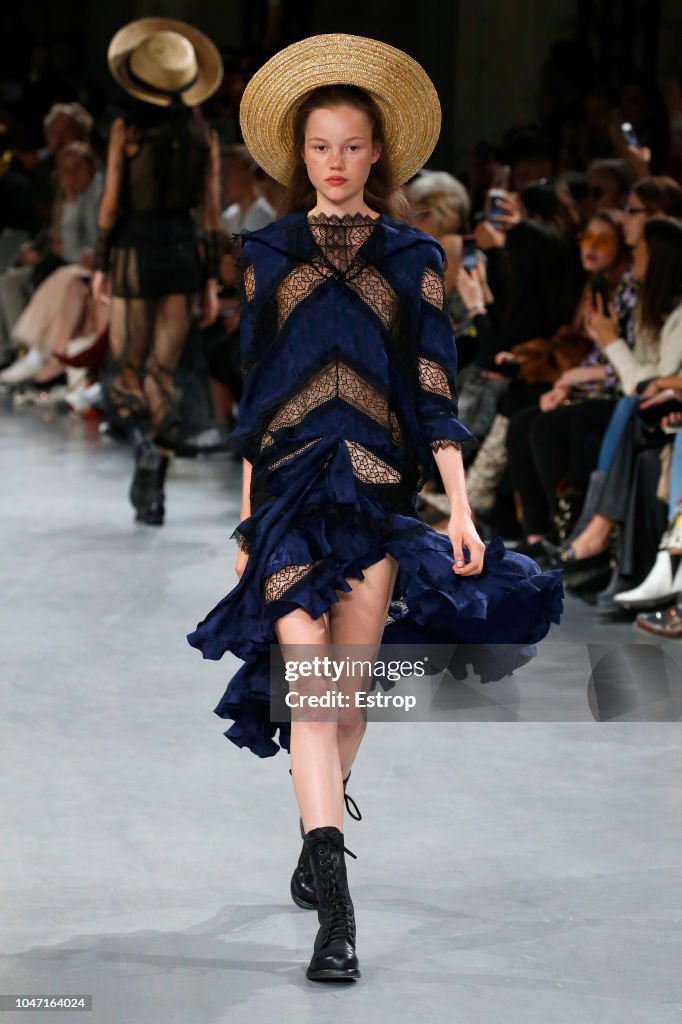 John Galliano : Runway - Paris Fashion Week Womenswear Spring/Summer 2019