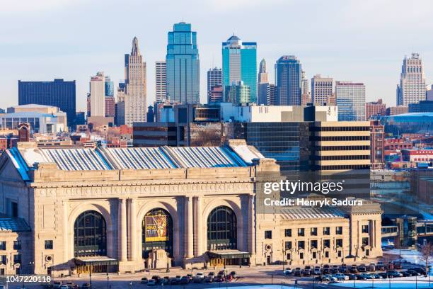 kansas city panorama with union station - kansas city missouri imagens e fotografias de stock