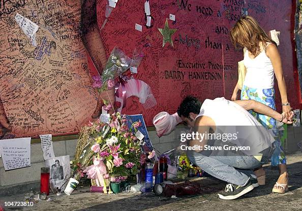 Aaliyah Fans Sign Mural In Tribute Aaliyah Fans Sign Mural In Tribute