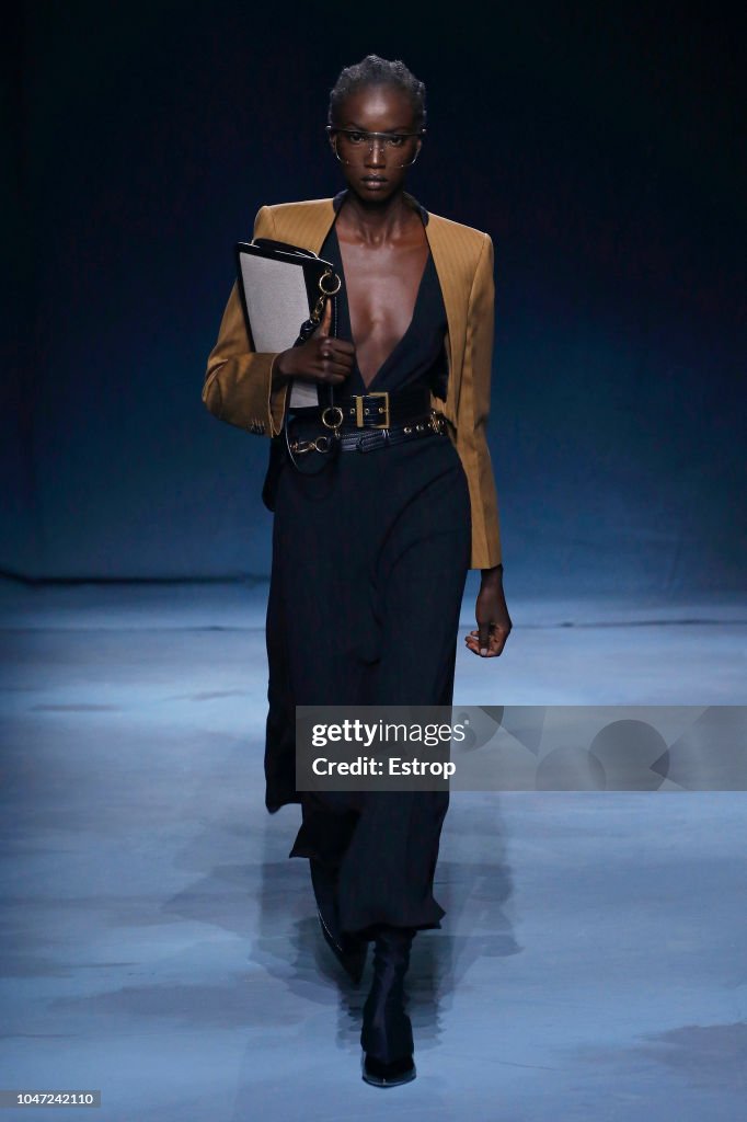 Givenchy : Runway - Paris Fashion Week Womenswear Spring/Summer 2019