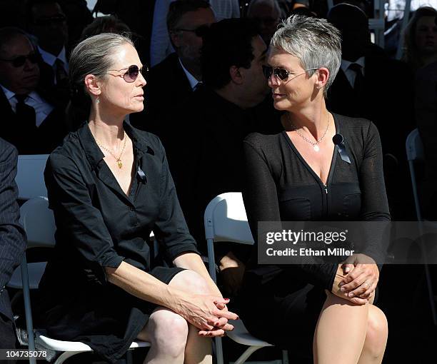 Actress Kelly Curtis and her sister, actress Jamie Lee Curtis, attend the funeral for their father Tony Curtis at Palm Mortuary & Cemetary October 4,...