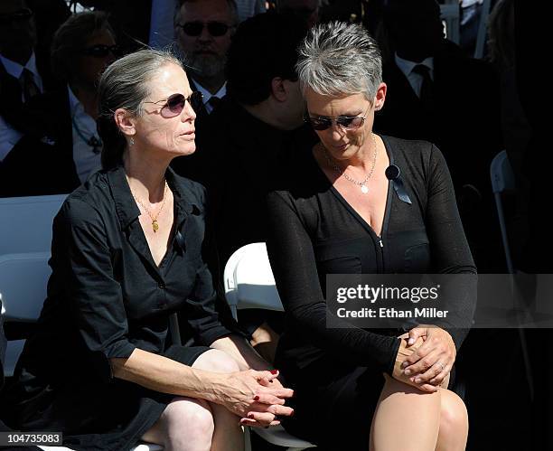 Actress Kelly Curtis and her sister, actress Jamie Lee Curtis, attend the funeral for their father Tony Curtis at Palm Mortuary & Cemetary October 4,...