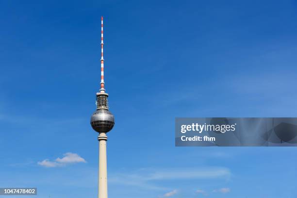 berlin - television tower with blue sky (alexanderplatz/ germany) - fernsehturm berlin stock-fotos und bilder